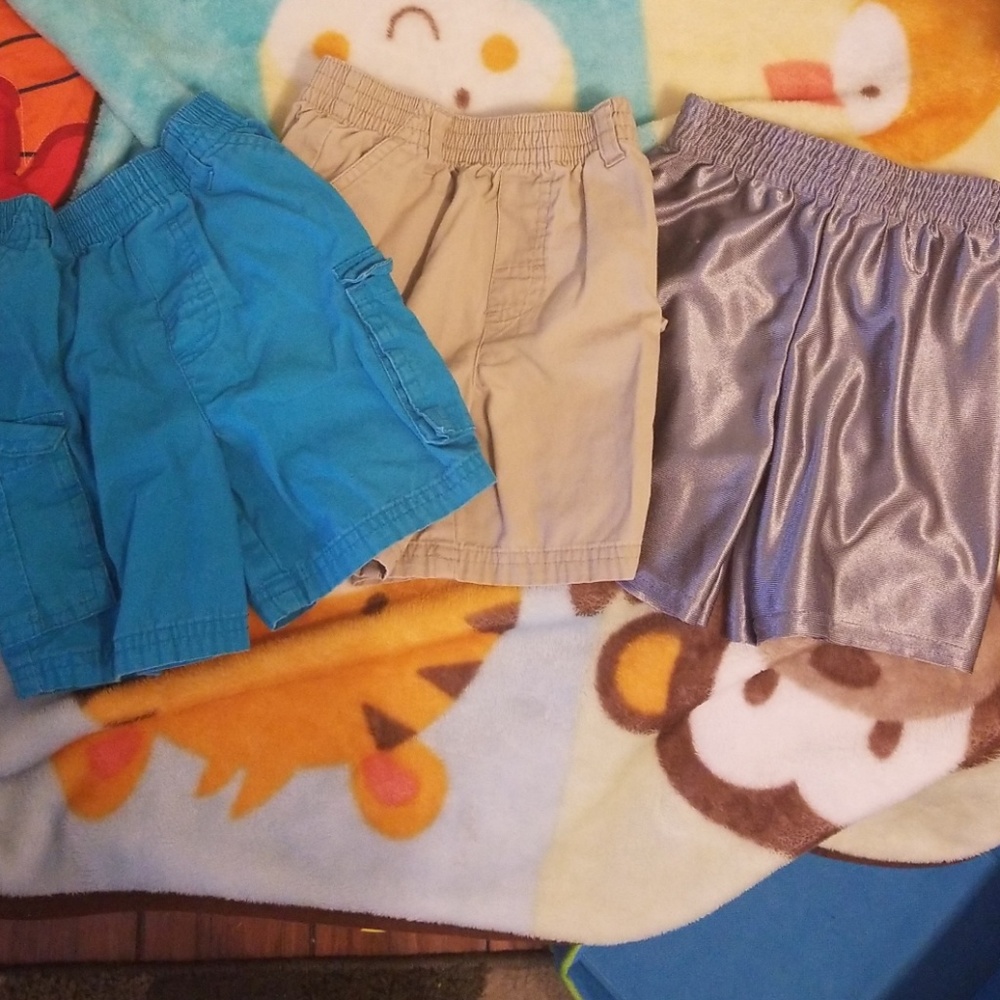 Lot of 3 size 2T shorts